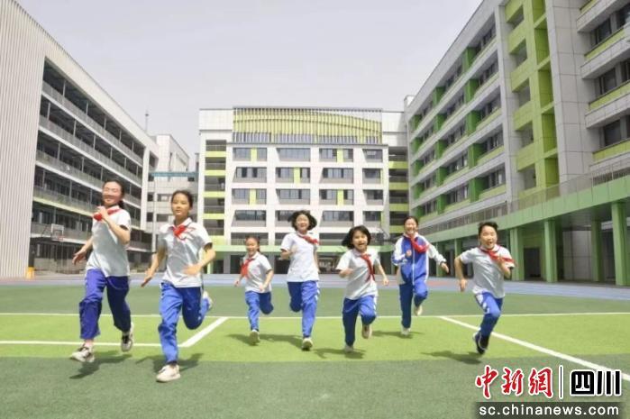 简阳这五年：优质教育惠万家(图3)