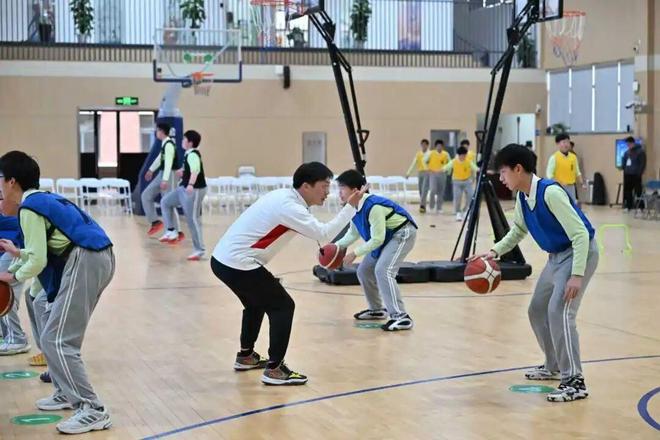 接地气！静安打出体育“组合拳”综合运动2小时让家长放心、学校放心(图3)